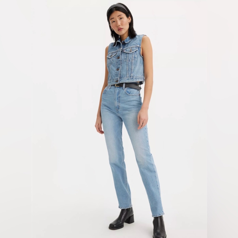 Levi's 70s Straight Leg Jeans in Light Her Up